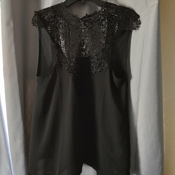 Black lace and flowy fabric sleeveless top. Size small. - Picture 9 of 12